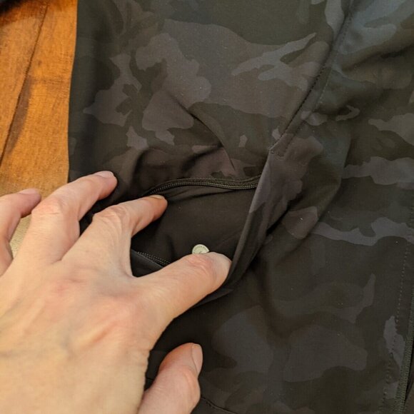 Lululemon pack it up women's jacket in camo in size 4 - Picture 10 of 13